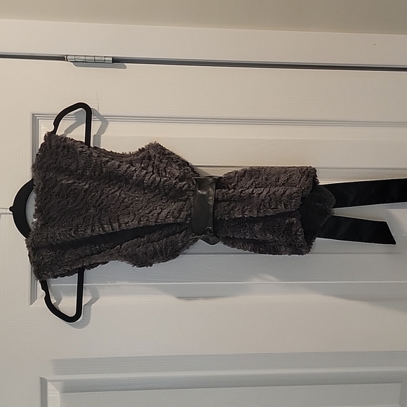 Vest by Belle Du Jour Girls Gray Faux Fur Fuzzy Vest, Size L - Picture 5 of 8